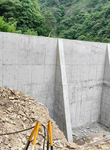 邢台沙河重力式挡土墙
